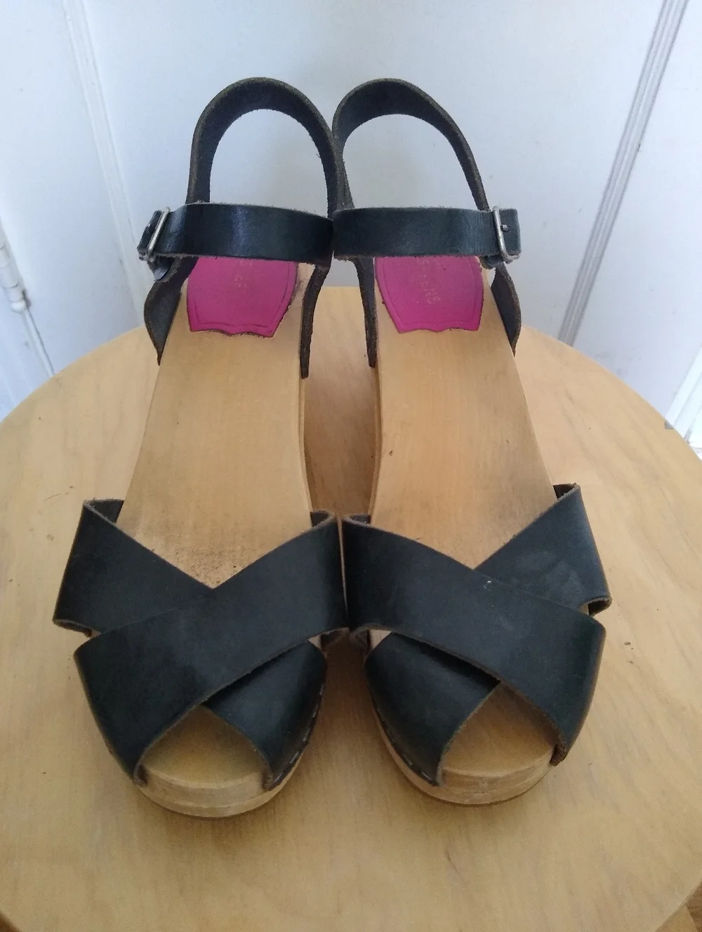 Swedish Hasbeens Cross Strap Clog Sandals - Picture 2 of 9